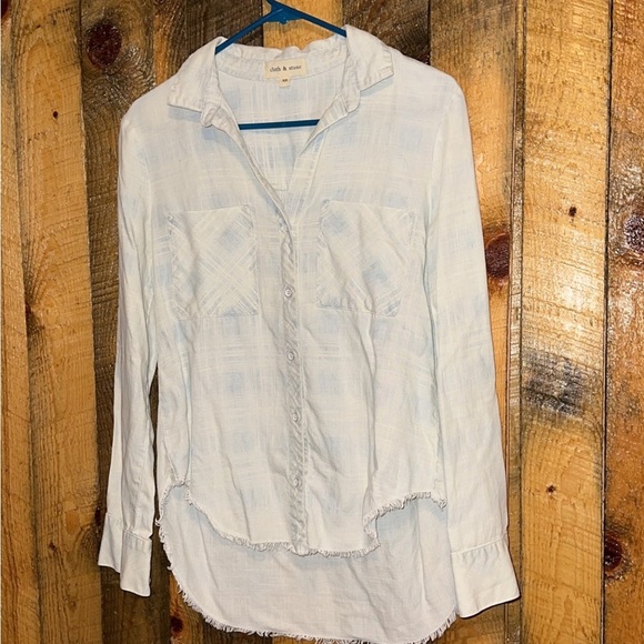 Gorgeous button down top - Picture 1 of 1